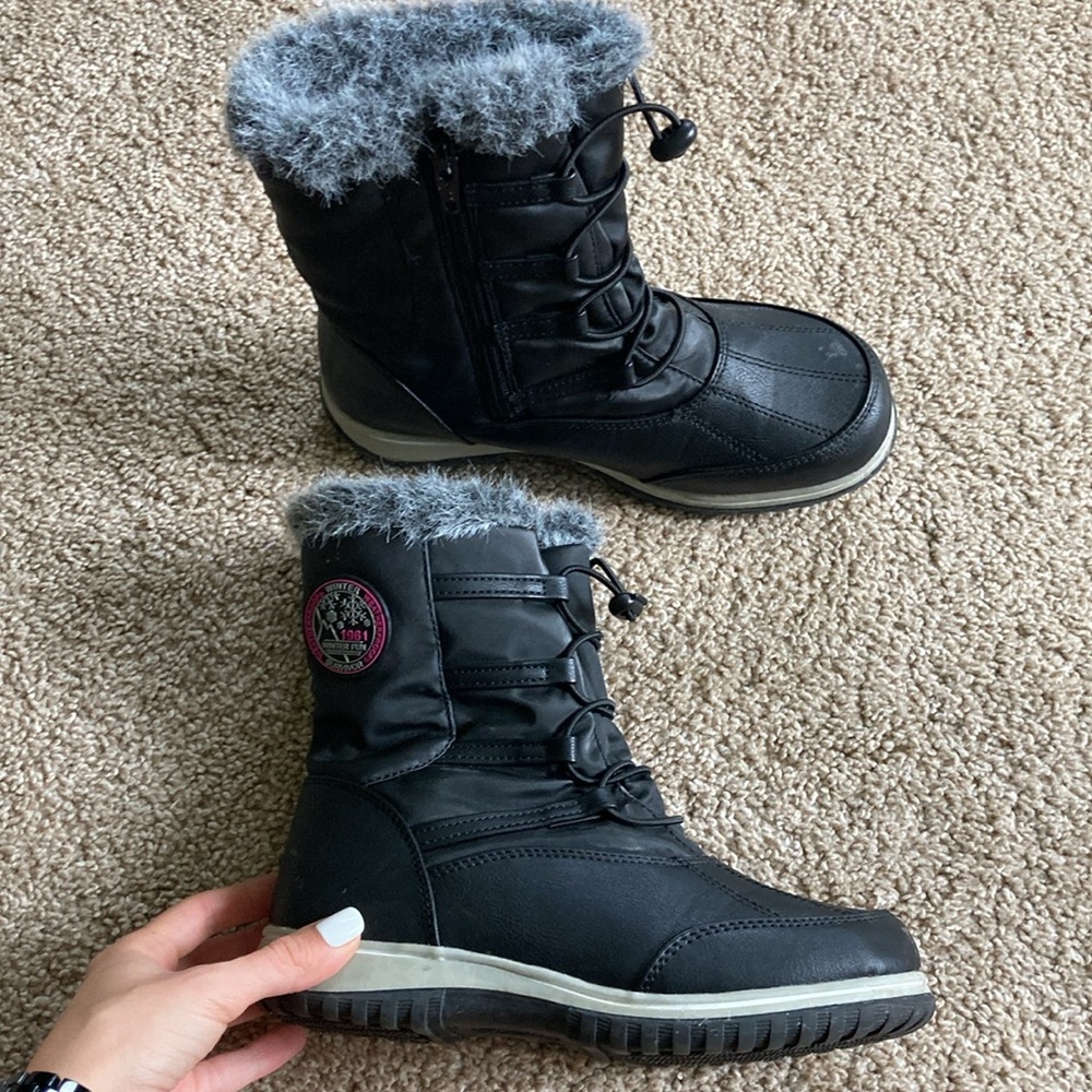 Women's Black Winter Boots with Faux Fur Trim